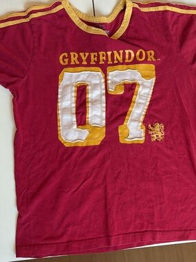 Gryffindor 07 Red & Gold Tee XS universal